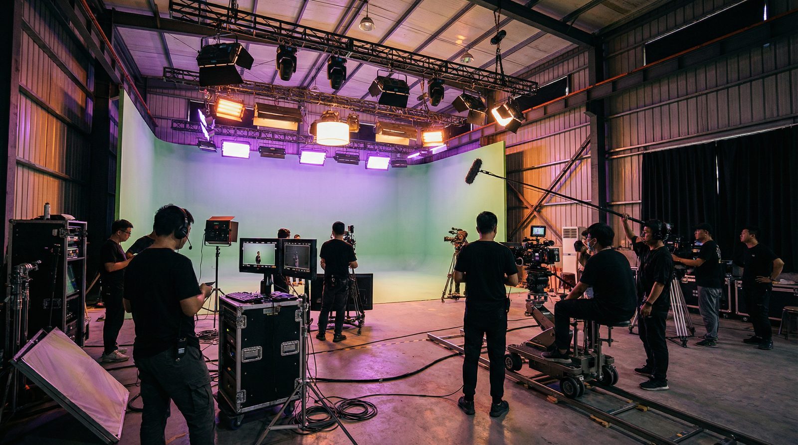 17c一起草专业影棚